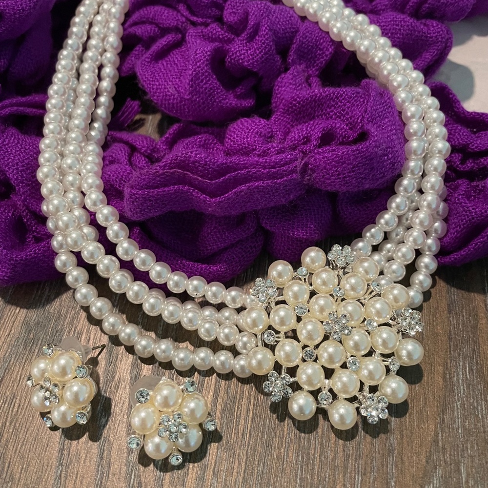 Pearl necklace cluster set